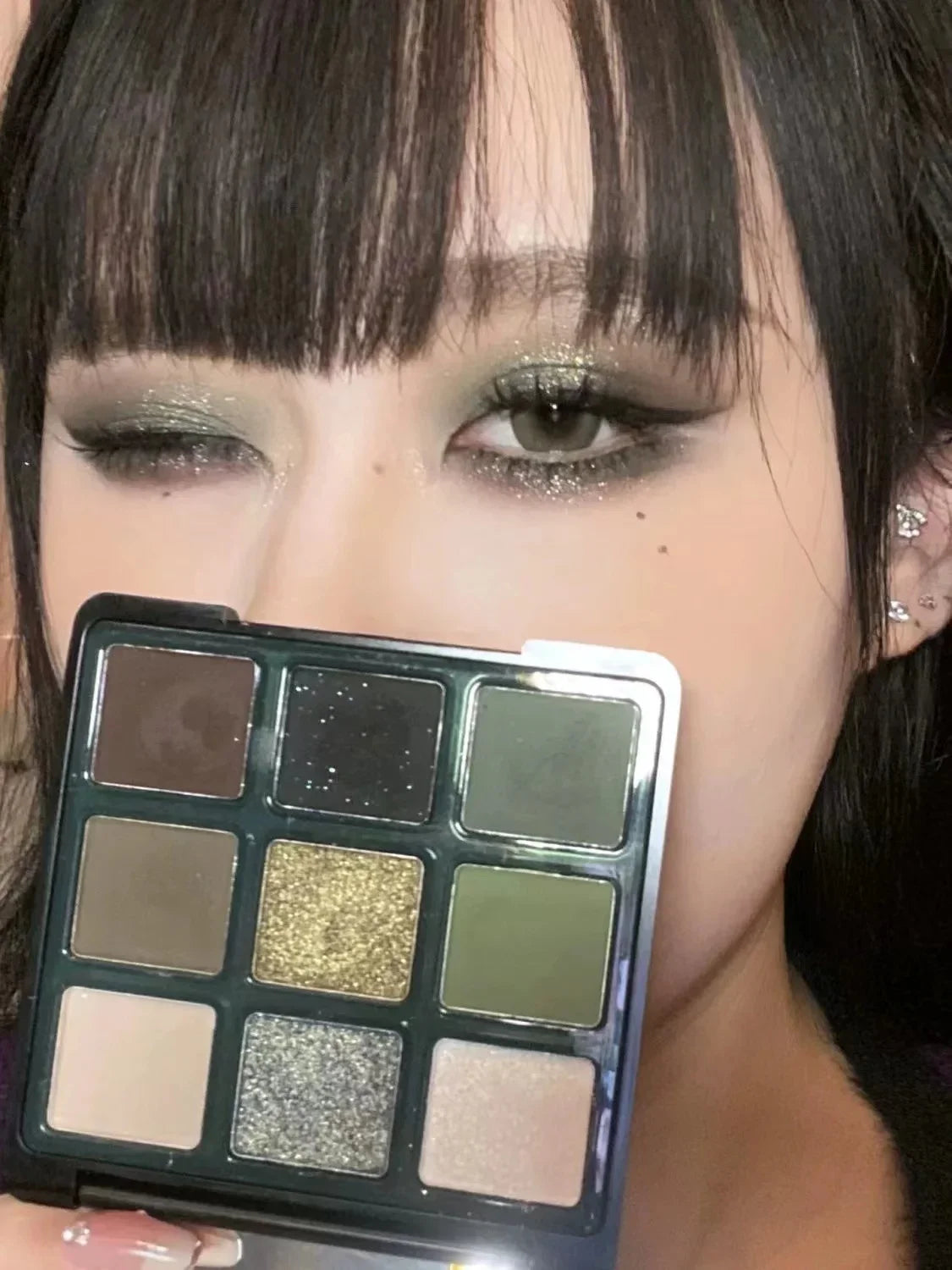 9 Colors Black Green Contrast Olive Green Eyeshadow Palette Small Smoke Dark Witch ~ Paris Garden Nine Color Eyeshadow Hray